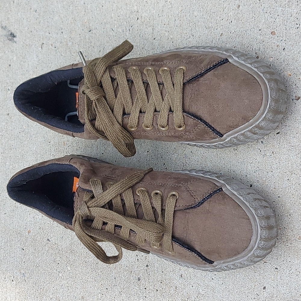 Rocket dog sneakers size 9